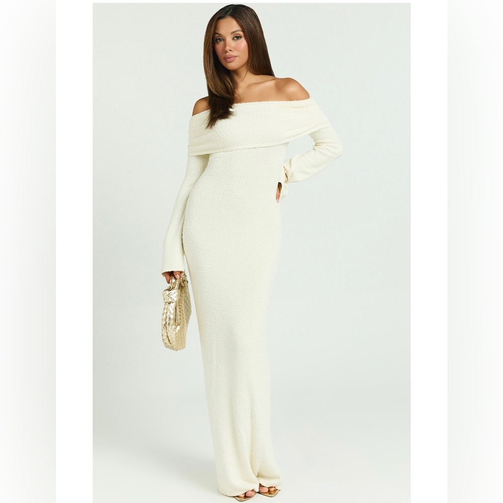 Off shoulder knit maxi dress ❄️🤍